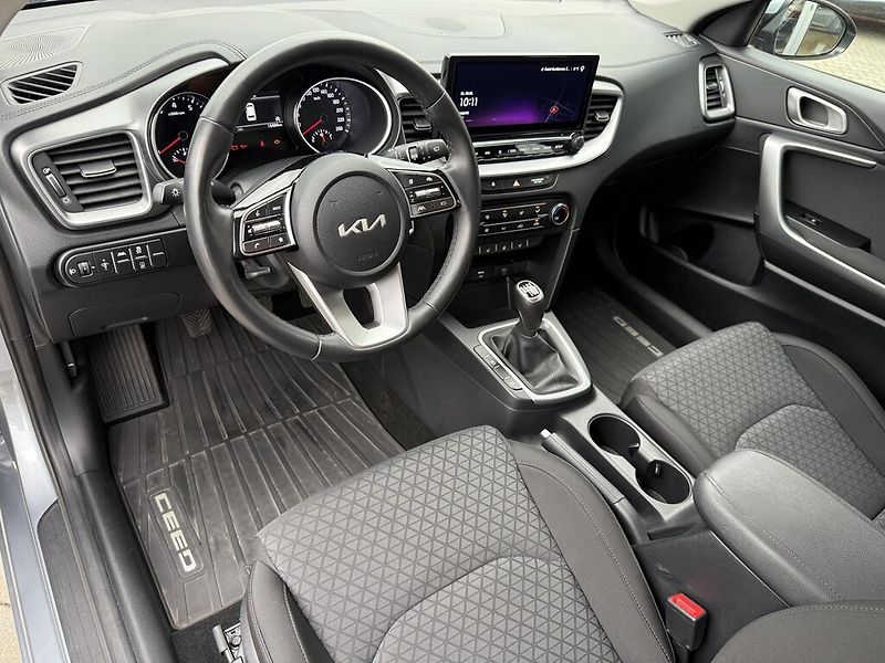 Kia Ceed (2024) 1,5 T-GDi SPIN - fotka 4 z 6