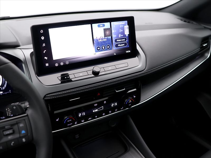 Nissan Qashqai 1,3 DIG-T 116kW Tekna 4WD CZ Z - fotka 30 z 42
