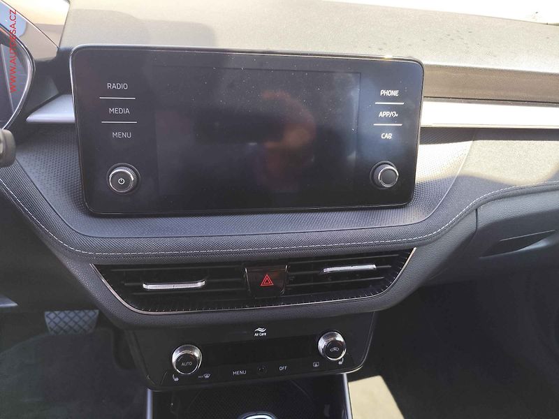 Škoda Fabia (2023) 1.0TSi, 2.maj,ČR, Style, DSG - fotka 11 z 29