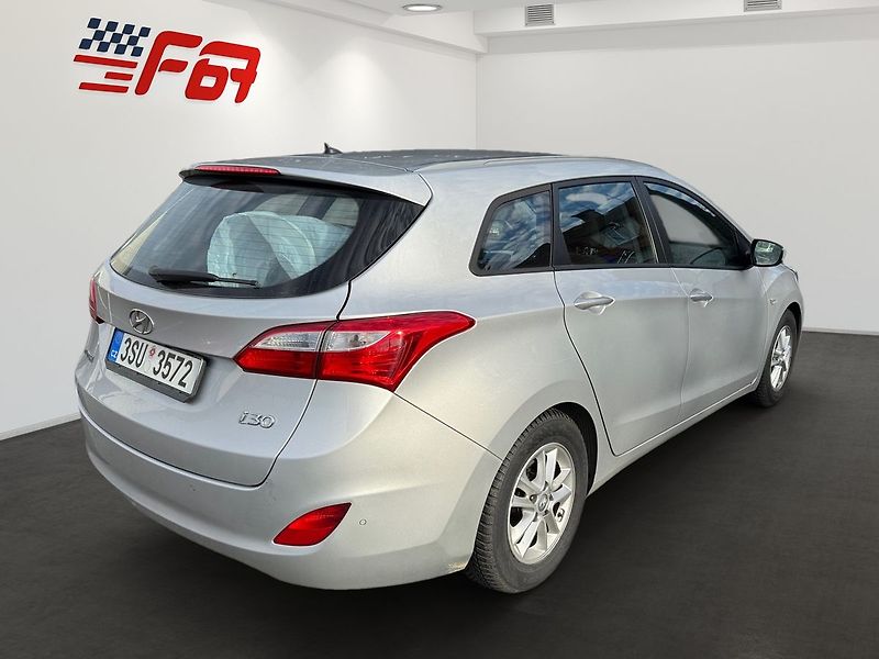 Hyundai i30 1,6  CZ TOP STAV - fotka 3 z 15
