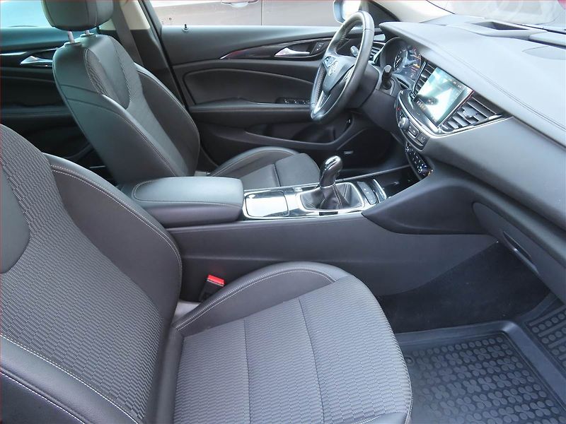 Opel Insignia (2019) 2.0 CDTI, 4X4, Navi, Tempomat - fotka 9 z 22