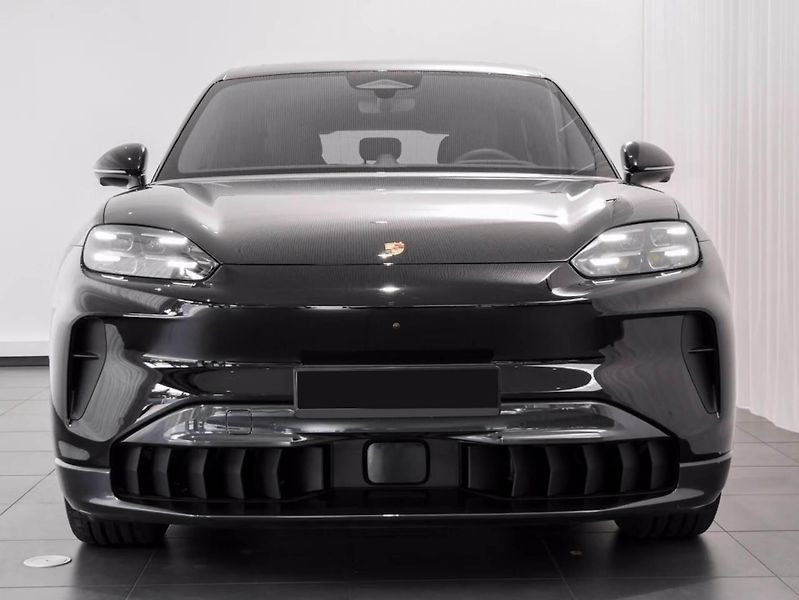 Porsche Cayenne Electric 360 HuD Display spol. - fotka 2 z 24