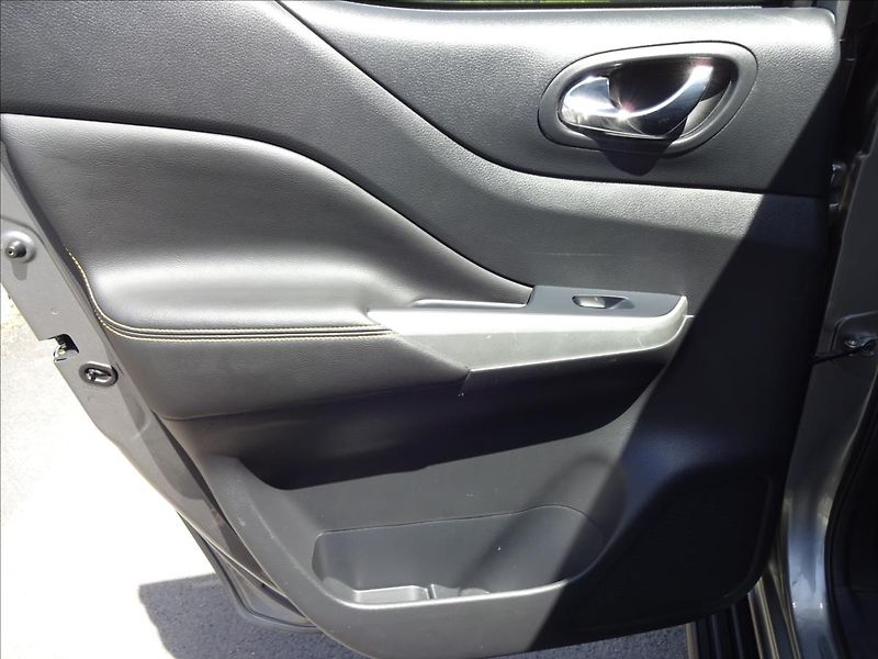 Nissan Navara 2,3 dCi 140 kW 4x4 Automat - fotka 24 z 60