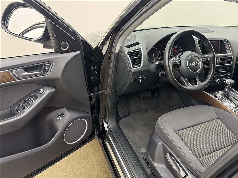 Audi Q5 3,0 4X4 EXCLUSIVE ROZVODY APOD - fotka 37 z 55