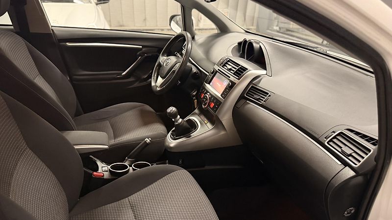 Toyota Verso (2014) 2.0DID,ČR,7 MÍST,2 MAJITEL - fotka 24 z 32