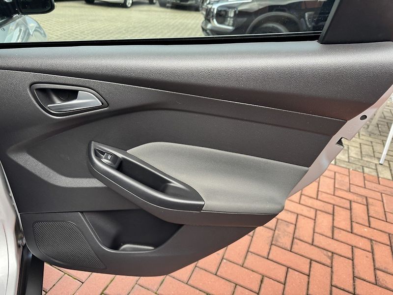 Ford Focus (2011) 1.6i Ti-VCT Klima Winter Paket - fotka 20 z 46