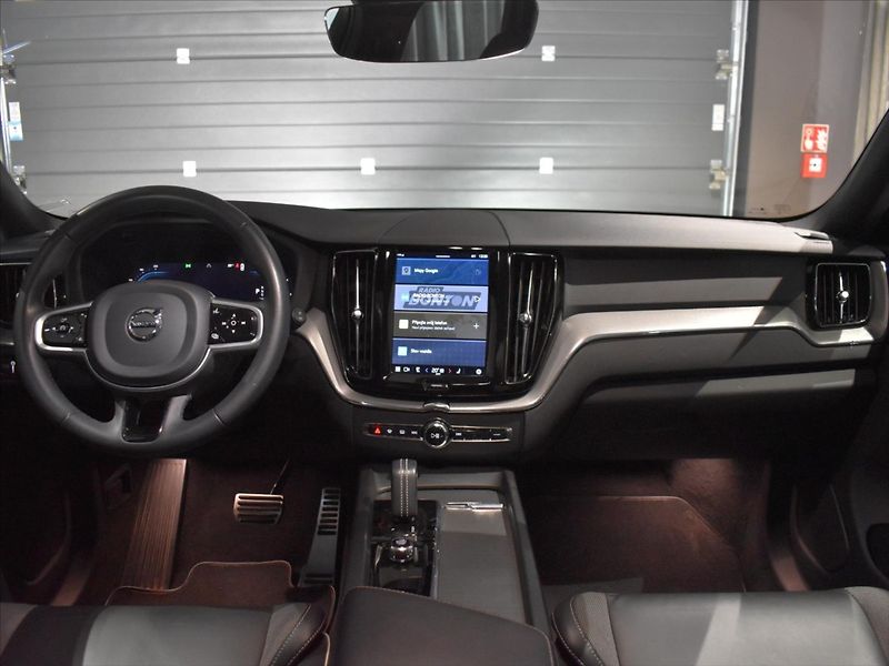 Volvo XC60 2,0 B4 AWD R-Design tažné. - fotka 15 z 22
