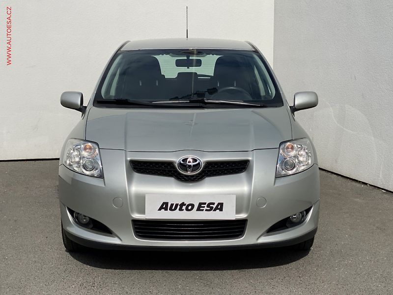Toyota Auris (2009) 1.4d, navi, autoAC - fotka 2 z 3
