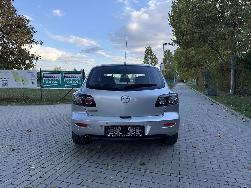 Mazda 3 2.0 Sport - fotka 9 z 32