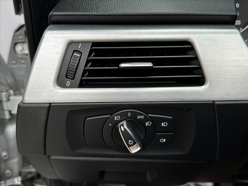 BMW Řada 3 325d kabrio, automat - fotka 24 z 46
