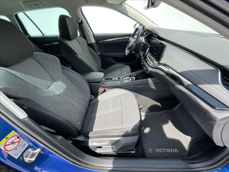 Škoda Octavia 2,0 TDI DSG 4x4 Style Plus LED - fotka 18 z 23