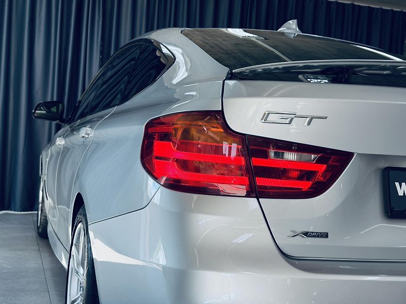 BMW Řada 3 (2015) 335d*X-drive*M-packet*CZ* - fotka 8 z 32