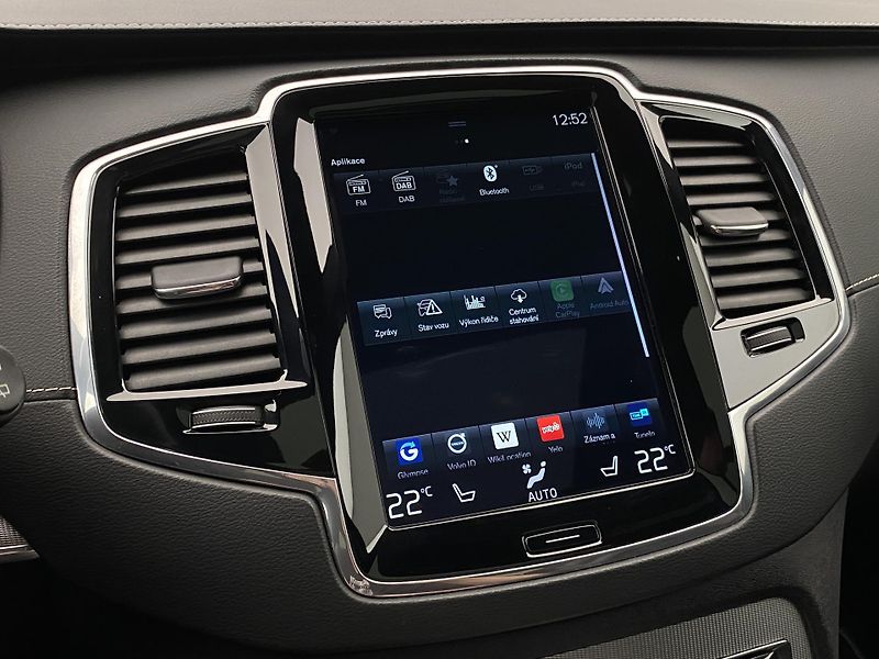 Volvo XC90 B5 AWD R-DESIGN REZERVACE - fotka 39 z 47