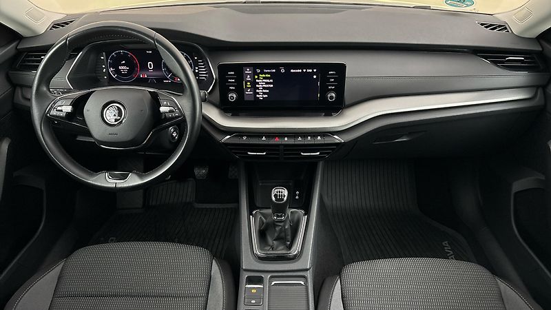 Škoda Octavia 2.0 TDI Ambition Combi - fotka 8 z 24
