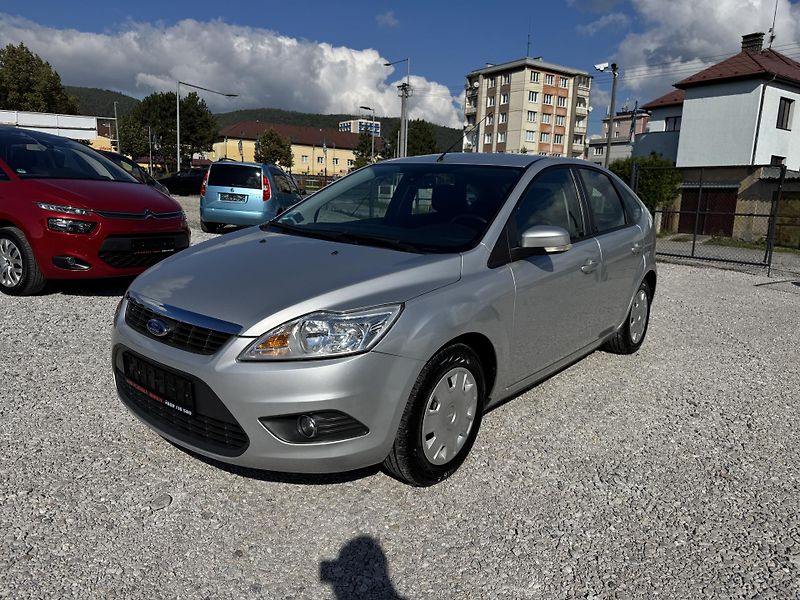 Ford Focus (2010) 1.6-16V,rezervace  - fotka 2 z 28