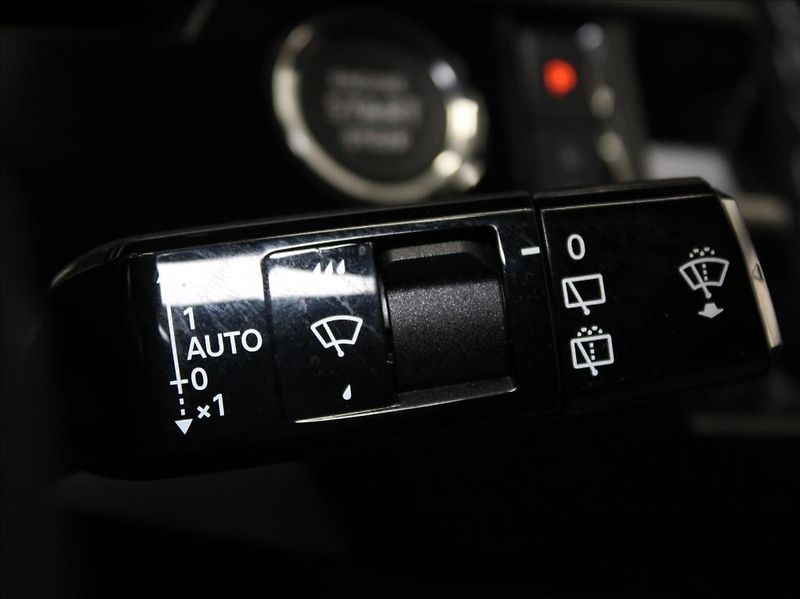 Peugeot 5008 1,2 Hybrid Allure 20tkm. ČR - fotka 23 z 28