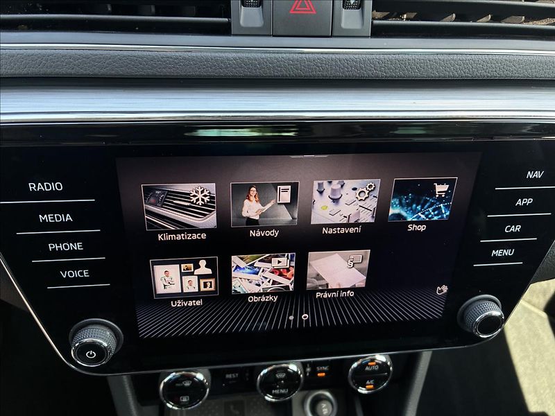 Škoda Superb 2,0 TAŽNÉ,EL.KUFR,KAMERA - fotka 24 z 32