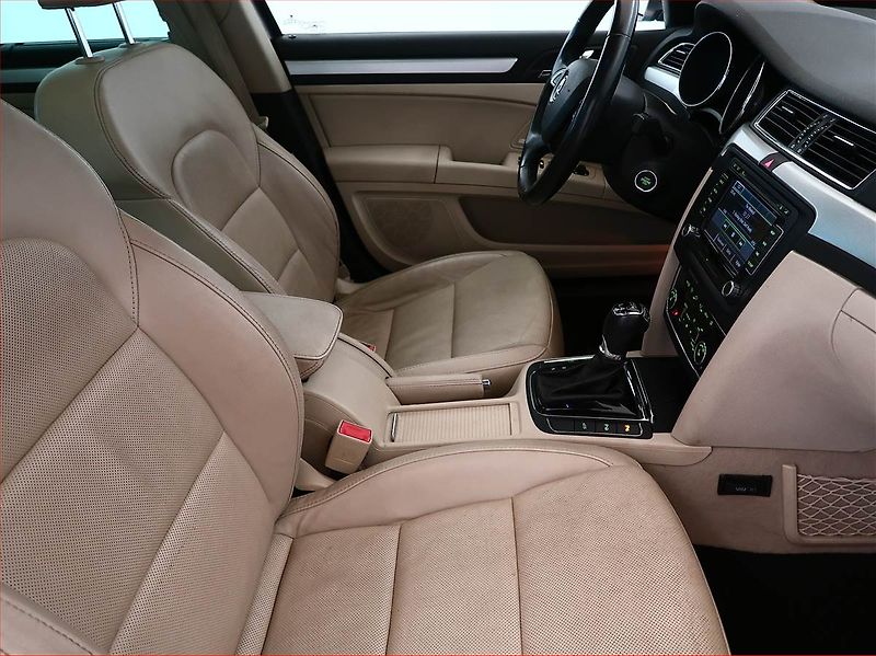Škoda Superb (2013) Elegance 2.0 TDI, 4X4 - fotka 9 z 21