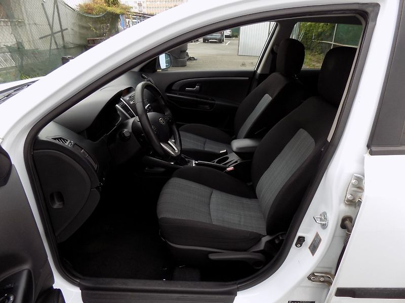 Kia Ceed (2012) 1.6GDi/2.Maj.ČR/Klimatizace/ - fotka 12 z 34