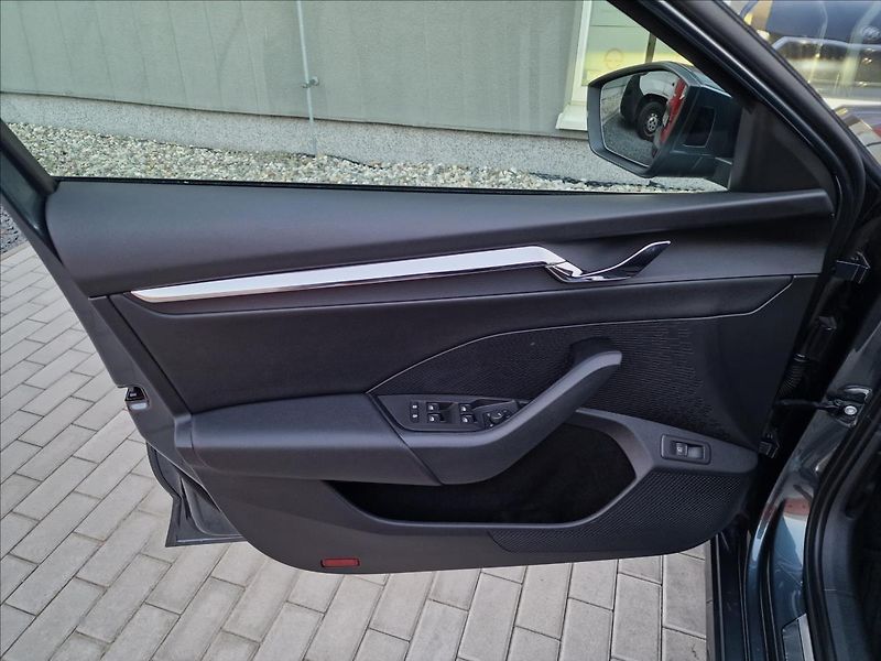 Škoda Octavia 1.4 TSI iV 150kW DSG Style,ČR - fotka 35 z 48
