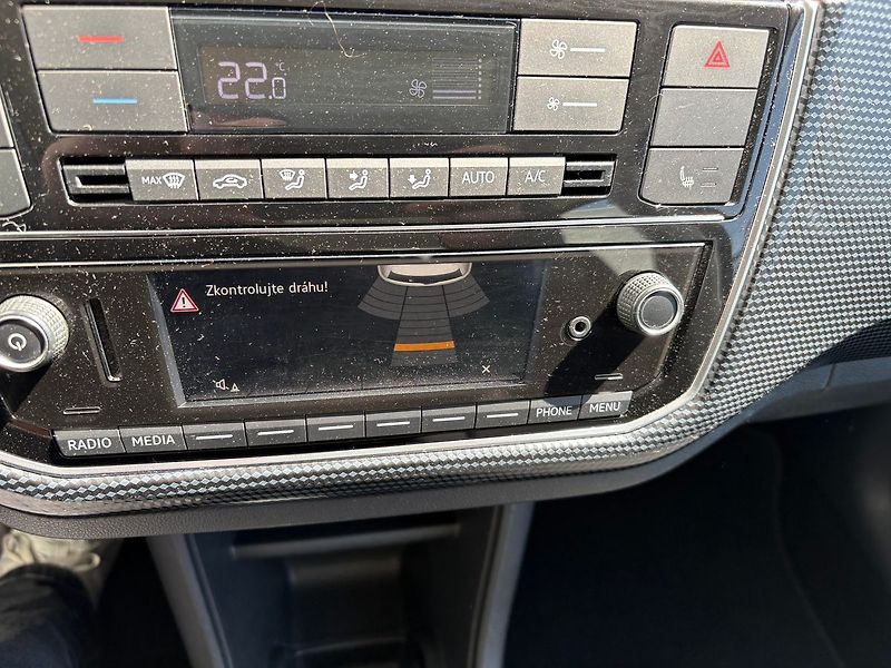 Volkswagen up! 1.0, 55kW, Klima, Výhřevy - fotka 10 z 15