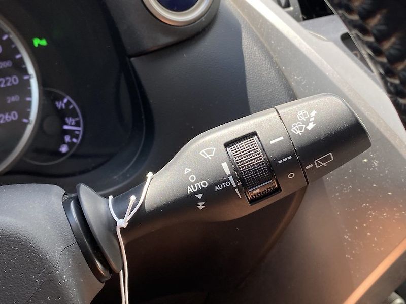 Lexus NX 300h 2.5HSD, ČR-2m, Limited, 4x4 - fotka 17 z 31