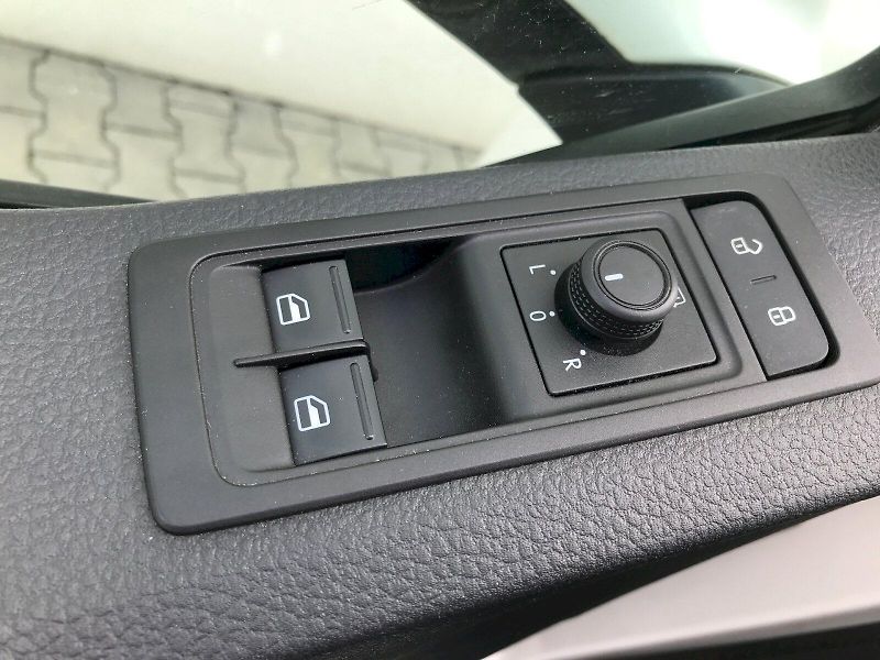 Volkswagen Multivan (2017) 2,0 TDi 110kW, Trend, 7-st.DSG - fotka 19 z 24