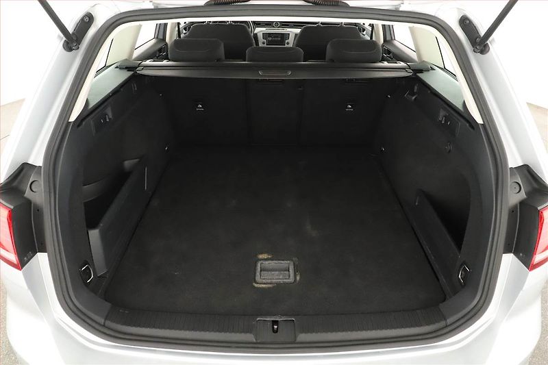 Volkswagen Passat (2016) 2.0 TDI, Navi, Tempomat - fotka 16 z 17