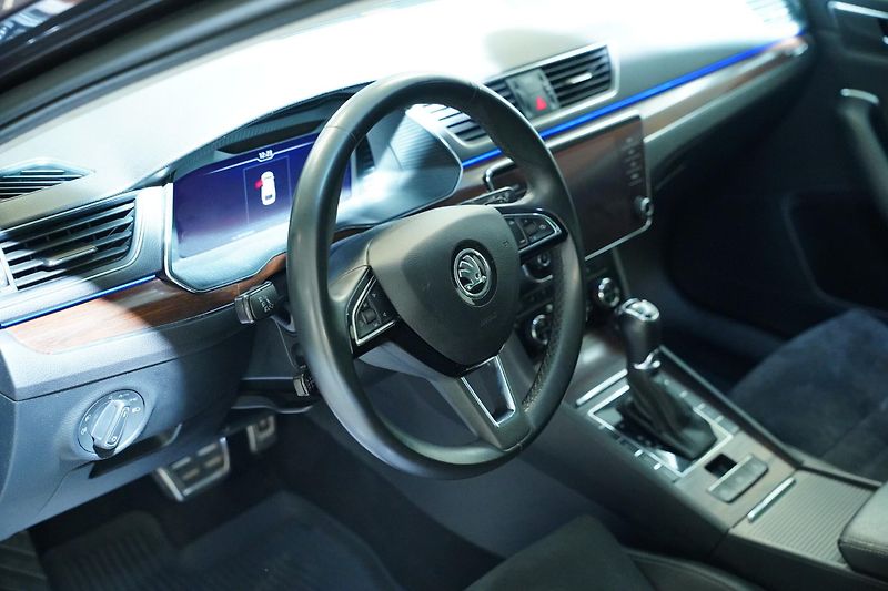 Škoda Superb - fotka 14 z 26