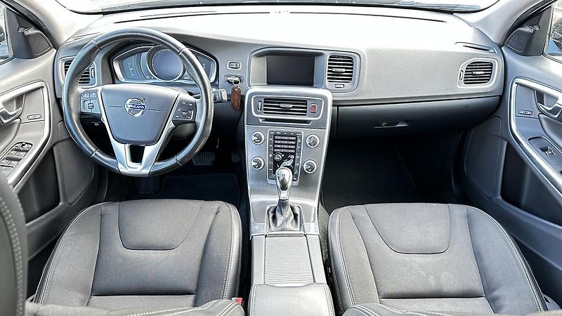 Volvo V60 (2016) D4 CROSSCOUNTRY 140KW AUTOMAT - fotka 13 z 26