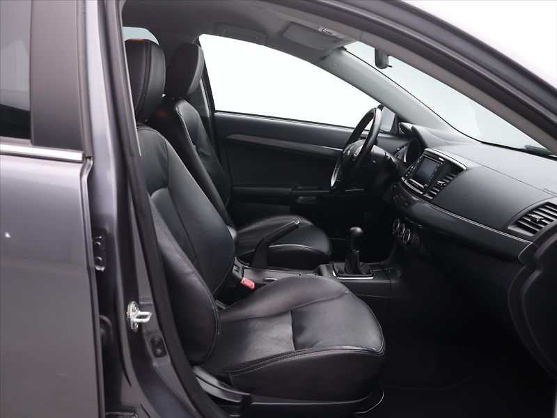 Mitsubishi Lancer 1.8 i 105kW Xenon Navi Kůže - fotka 12 z 31