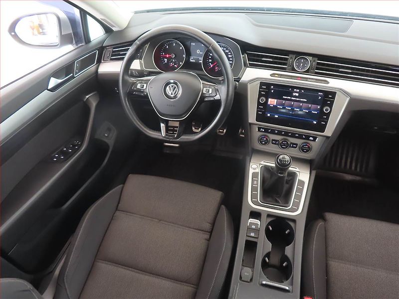 Volkswagen Passat (2018) Comfortline 2.0 TDI, Navi - fotka 7 z 16