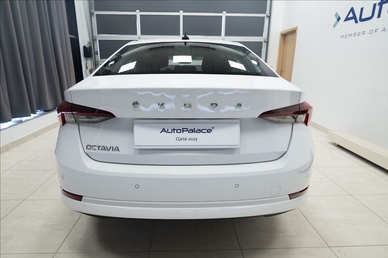 Škoda Octavia 2,0 TDI ČR KEYLESS VÝHŘEV ČR - fotka 5 z 39