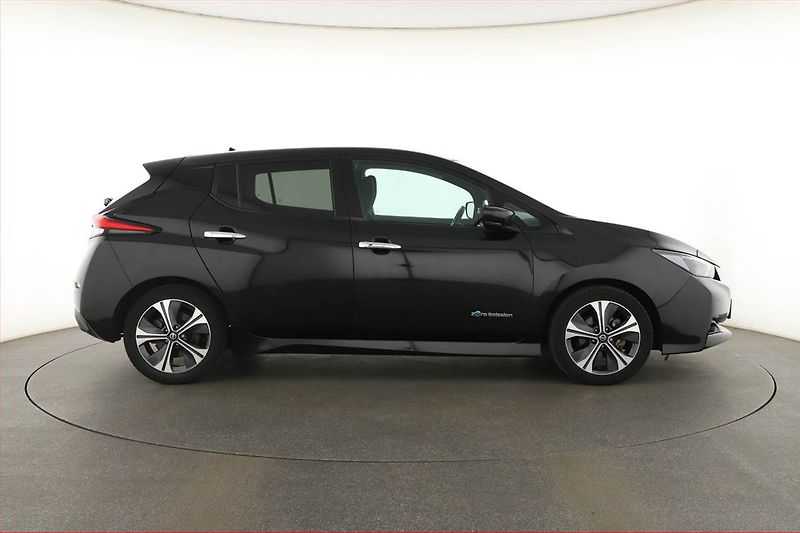 Nissan Leaf (2018) 40 kWh, SoH 81%, Automat - fotka 6 z 18