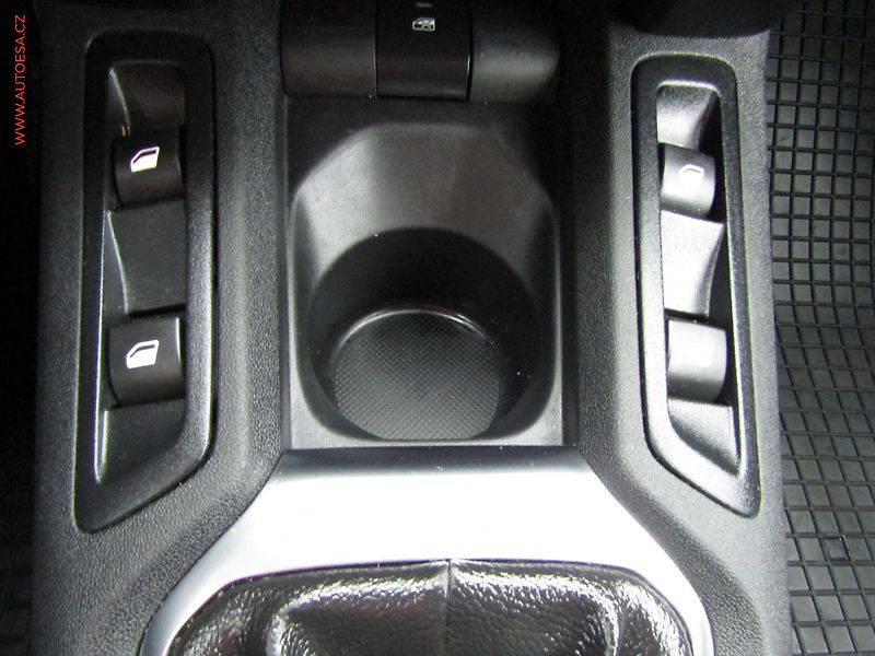 Citroën C-Elysée (2019) 1.2i, AC, tempo, park.asist - fotka 14 z 16