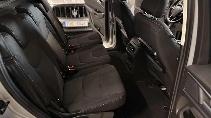 Ford S-MAX (2023) 2.5 HYBRID,TITANIUM,ZÁRUKA - fotka 16 z 35