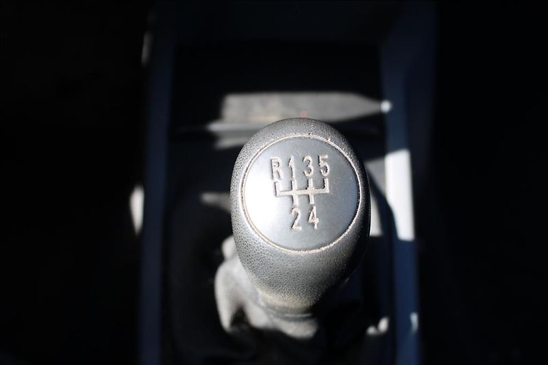 Škoda Fabia 1,2 i  STK 3/2028 - fotka 16 z 20