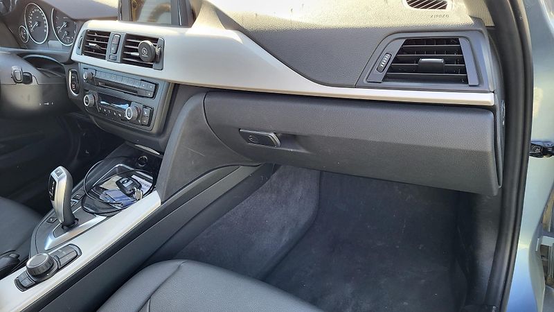 BMW Řada 3  320D XDRIVE   1MAJITEL ČR - fotka 28 z 37