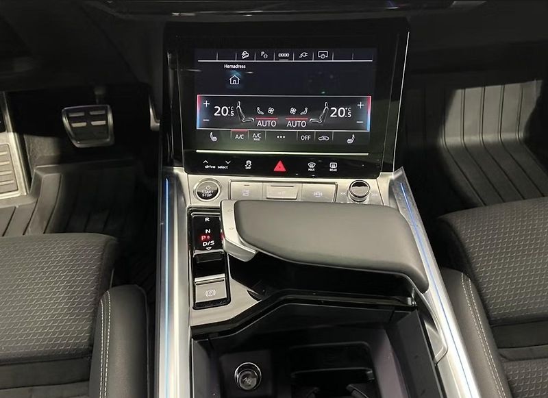 Audi Q8 e-tron 55 Q S-Line 360k Tažné SoH 94% - fotka 22 z 30