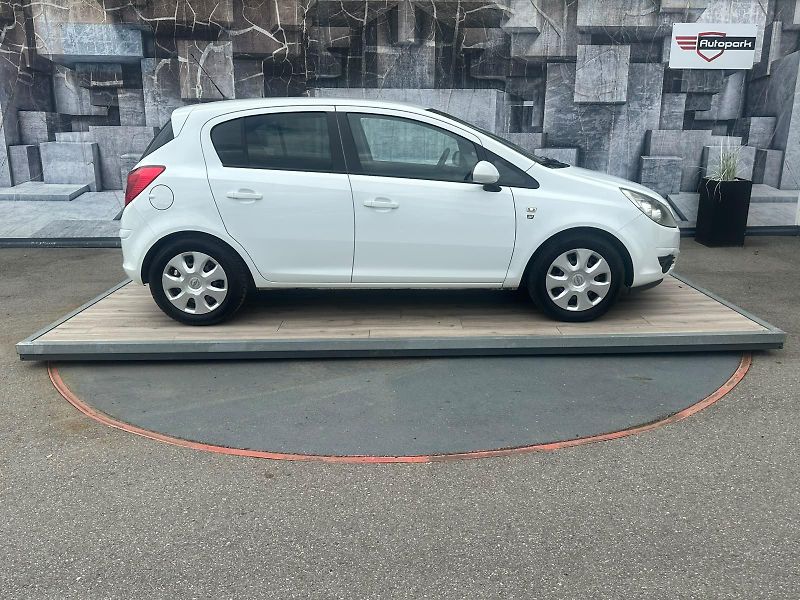 Opel Corsa (2010) 1.2i,63KW,TEMPOMAT,111 EDITION - fotka 5 z 24
