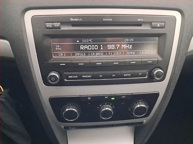 Škoda Octavia (2012) 1.4 TSI, Tempomat - fotka 12 z 16