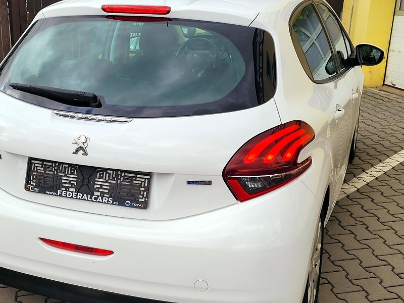 Peugeot 208 SERV.KNIHA,ČR,málo najeto    - fotka 9 z 41