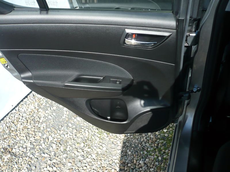 Suzuki Swift 1.2i Klimatizace - fotka 19 z 23