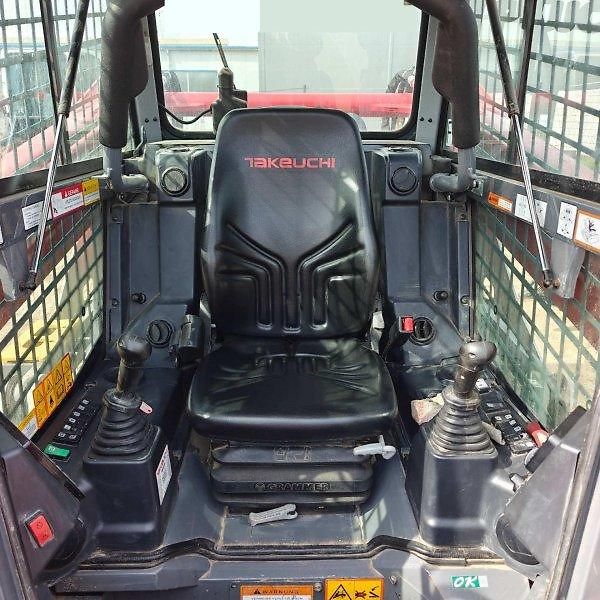 Takeuchi (2025) TL12 Hi-Flow 6t pásový smykáč - fotka 5 z 9