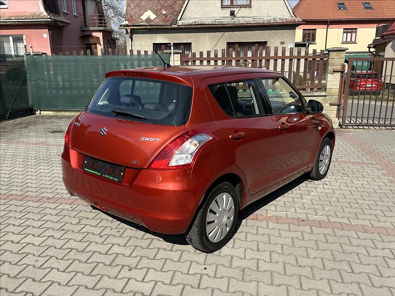Suzuki Swift 1,2 4x4 - fotka 3 z 18