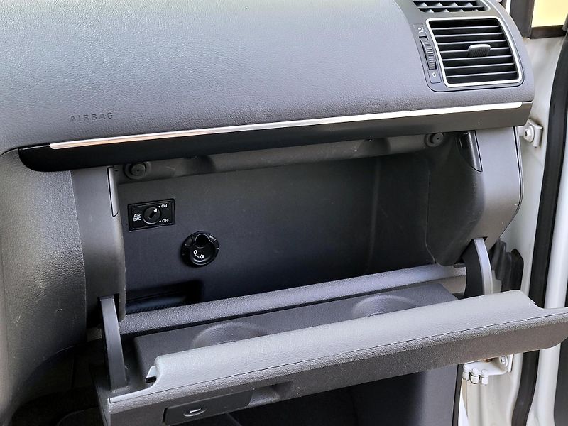 Volkswagen Touran 1,4 DSG Highline, nové ROZVODY - fotka 31 z 46
