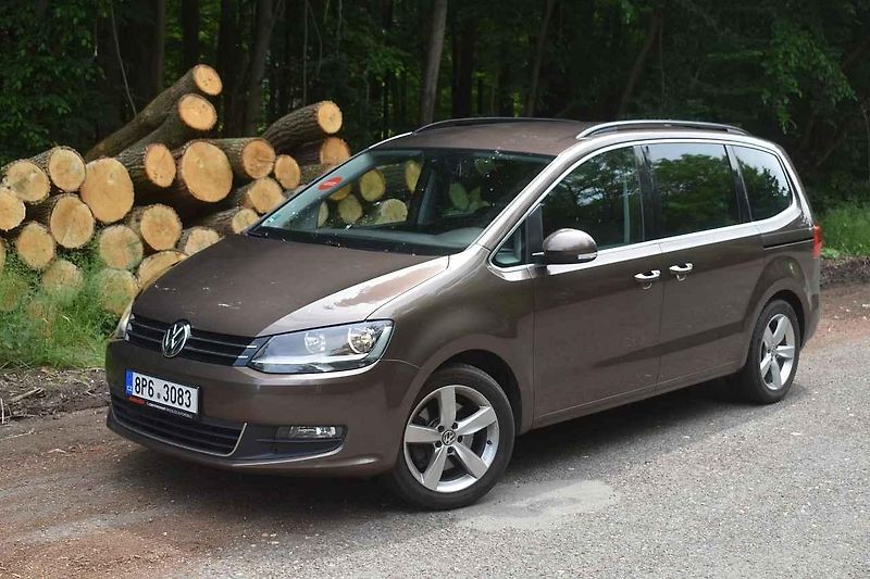 Tento Volkswagen Sharan je deset let starý. Nevypadá na to