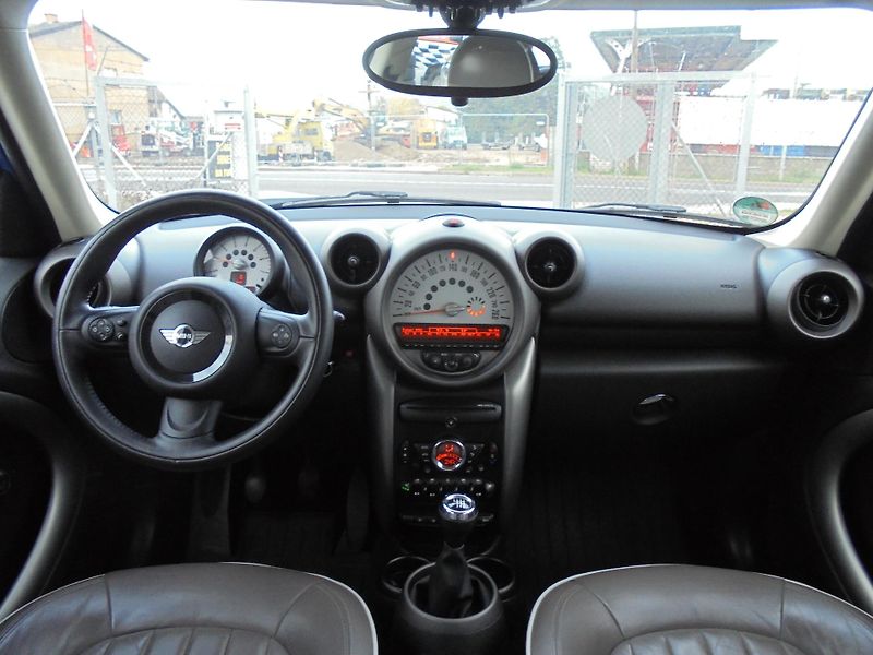 Mini Countryman (2012) 1.6 D- 4x4- KLIMA- KŮŽE- ALU - fotka 9 z 11