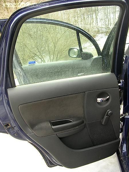 Motor ukrývající se za přední maskou má síly víc než dost.