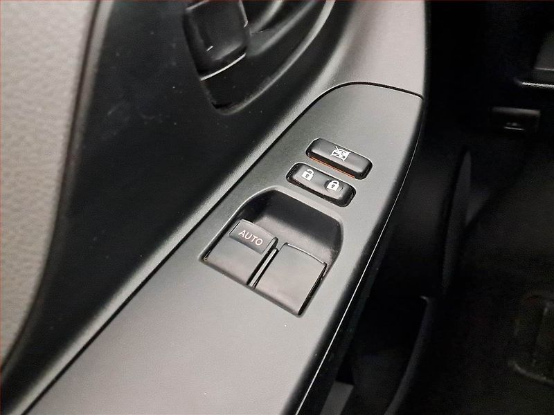 Toyota Yaris (2014) 1.0 VVT-i, Serv.kniha - fotka 14 z 15